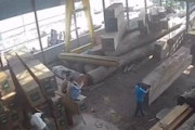 【労災】ベトナムの木材加工工場で起きた事故の映像(@_@;)