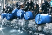 タリバン、押収した大量のアルコール3トンをカブールの川に廃棄！