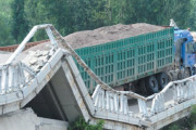【韓国の反応】過積載で橋が崩壊！！韓国でトラックの過積載が相次ぐ。被害額が約80億円に