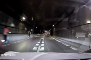 【悲報】新宿御苑トンネルでは"電動キックボードがいるかも知れない運転"をしなければならないらしい…