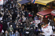 外国人「東京のコロナ感染者が初の1300人超え、手に負えなくなってる」