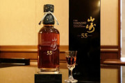 定価300万円の山崎55年ウイスキーさんオークションでとゆでもない値段になる