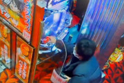 【中古機価格166万円超え】パチリゼロに上皿コーラする不届き者の様子を収めた監視カメラ映像が公開される……絶対に許しちゃイカンだろ！！！