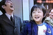 子役と楽しそうにしている芸能人