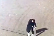 【動画】点火しようとした大きな打ち上げ花火が顔面に直撃する大事故。