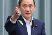 【悲報】菅官房長官「コロナはさァ！国じゃなくて東京の問題やろが?」