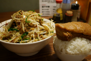 【画像】ラーメンとミニチャーシュー丼を頼む奴って本当に食いきれるの…？