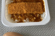高城れに『これが噂の…れにちゃん流カツカレー！』｢見た目面白すぎるだろ」｢今度試してみよっ！」｢カレーなる写真」