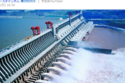 【悲報】中国の三峡ダム、大雨による放水のため下流の町が洪水、数千人が避難へ