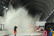 中央道・笹子トンネル上りで水道管トラブル　走行車線に水噴き出す