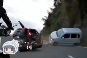 【動画】バイクツーリング中に飲酒運転の車が原因で救急車で運ばれるはめになった事故。