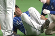 DeNA上茶谷にアクシデント　担架で運び出される