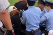 【動画】 甲子園決勝でチンピラ客が酒飲んで「大暴れ」 注意され逆ギレ、泣き出す女性も ⇒ 警察沙汰の結果