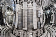 エネルギー発生量の世界記録を樹立した「核融合炉の稼働中の内部映像」が公開される！