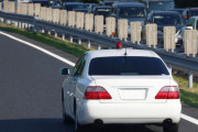 高速道路や自動車専用道路で未だに右車線から退かないマンいるけど