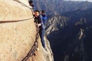 【画像】中国の登山がヤバすぎるwwwwww