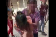 【動画】日本人女性「インドの祭りに参加してみた！」 → 数人の男性に囲まれ、ヤバイことになる・・・