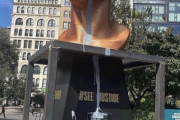 【画像】聖ジョージ・フロイドの銅像、白人に白いペンキをぶっかけられる