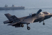 特別に改造された米空軍のF-35B戦闘機、重装備のまま英海軍空母に着艦！