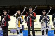 五輪の射撃競技、何かのコスプレ大会にしか見えない