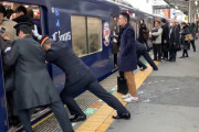 外国人「満員電車に押し込まれる日本のサラリーマンが切なすぎる…」