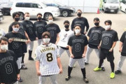 阪神　一部選手が今季限り退団の福留Tシャツ着用で記念撮影
