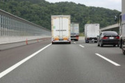 高速道路でのトラック最高速度を80キロから引き上げへ