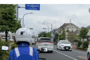 【悲報】人気バイク屋YouTuber、警官のコスプレして多方面を煽って遊んでいたら過去の違法行為を掘り返される