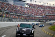 トランプ大統領が5年ぶり「デイトナ500」に参戦…重装甲の大統領専用車ザ・ビーストで先導！