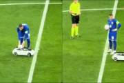 ◆悲報◆フランス代表FWエンバペ、クロアチア戦でボール運搬のラジコンカーが故障して困惑😭