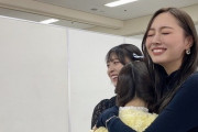 【乃木坂46】梅澤美波、小川彩に抱きつかれてこの絶頂の表情www