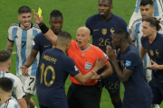 批判集まるW杯決勝の判定に審判団が反論「暖かい椅子でビールを飲んでいると、すべてが単純に見えてしまうのだろう」