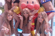 【画像あり】アンパンマン、ギャルに囲まれる