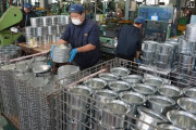 鉄板1枚から火消しつぼになる七輪へ 尾上製作所の製造工程に海外視聴者も注目する