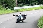 【福島】バイクの走り屋さん、カーブで謎なことをして林に突っ込んでしまうｗｗｗ
