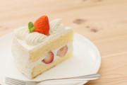 ケーキと相性のいい果物の最適解として🍓はふさわしいのか未だに答えが出ない