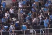 【動画】 横浜FCサポ民度低すぎ騒然　声出し禁止ルールでマスク外して野次、中指を立て鬼ブーイング