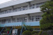 引越し先で。私「ここが将来息子が通う学校か～」旦那「え？その頃には俺の田舎に帰ってるよ？子供は田舎でのびのび育てるのがいちばん」なにそれ聞いてないんだけど！