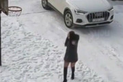 【やや閲覧注意】ロシアのドジっ娘さんが車を守ろうとした結果…