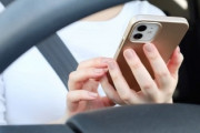 「iPhoneユーザーはAndroidユーザーより運転がヘタクソ」という調査結果が保険会社により示される