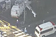 【動画】 環八・世田谷砧でゴミ収集車が歩道に乗り上げ歩行者を次々とはねる　1人が左足切断の大けが