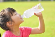 【育児】“水”を飲めない子ども急増「味がしないから嫌い」