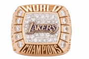 コービーが両親に贈った2000年のNBAチャンピオンリングが売りに出される