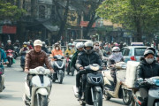 【動画】中国のチビ女さん、大型バイクに補助輪を付けて街の笑いものになるｗｗｗｗｗｗ