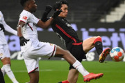 鎌田先発出場のフランクフルトはレバークーゼンに大勝! 2点ビハインドから5発大逆転