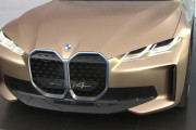 外国人「BMWの新型EV『i4』のデザインが酷い」(海外の反応)