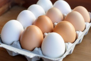 アメリカで売られている卵、円安のせいで1パック約1900円に