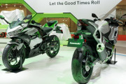 カワサキ、ジャパンモビリティショーで新型「メグロ S1」「W230」「KLX230」「ZXR400R」をワールドプレミア