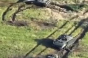 ウクライナ軍のブラッドレー歩兵戦闘車とT-72戦車が放棄されてる？