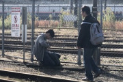 【画像】撮り鉄さん、電車を撮りたいがため道路を完全封鎖してしまうｗｗ